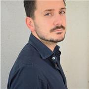 Insegnante di Storia e Filosofia impartisce lezioni private a studenti di scuole superiori